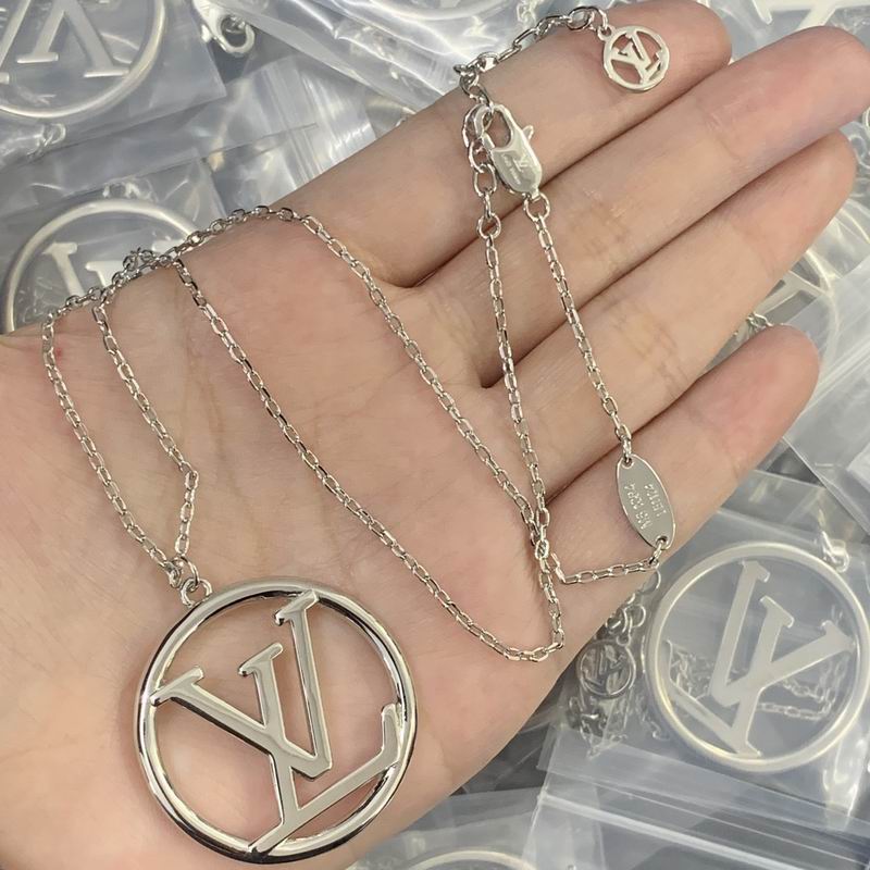 LV Necklace 03lyr571